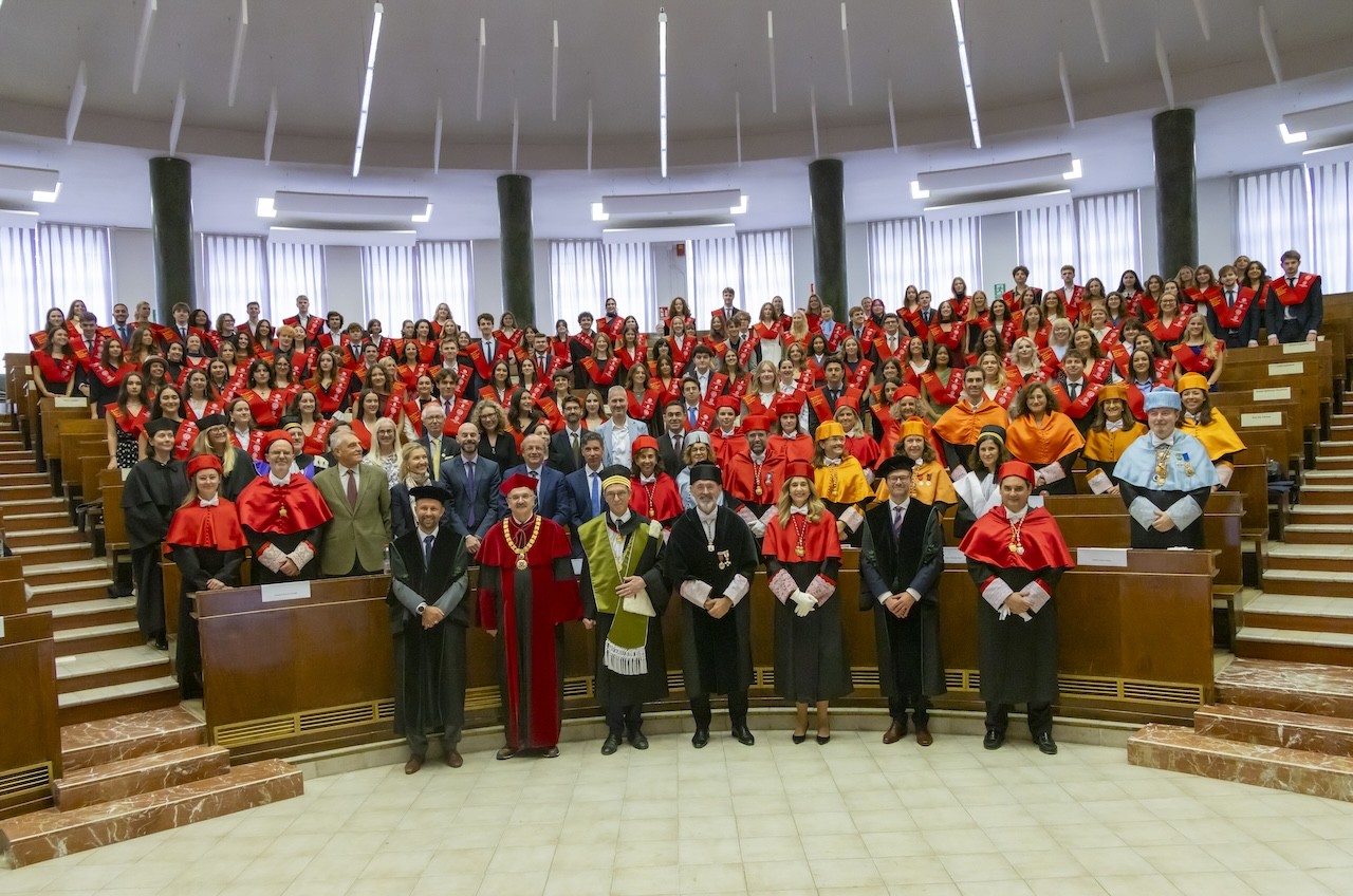 La Facultad acoge la ceremonia de graduación de la primera promoción del BAES, el primer grado conjunto europeo, creado en el seno de la alianza Una Europa